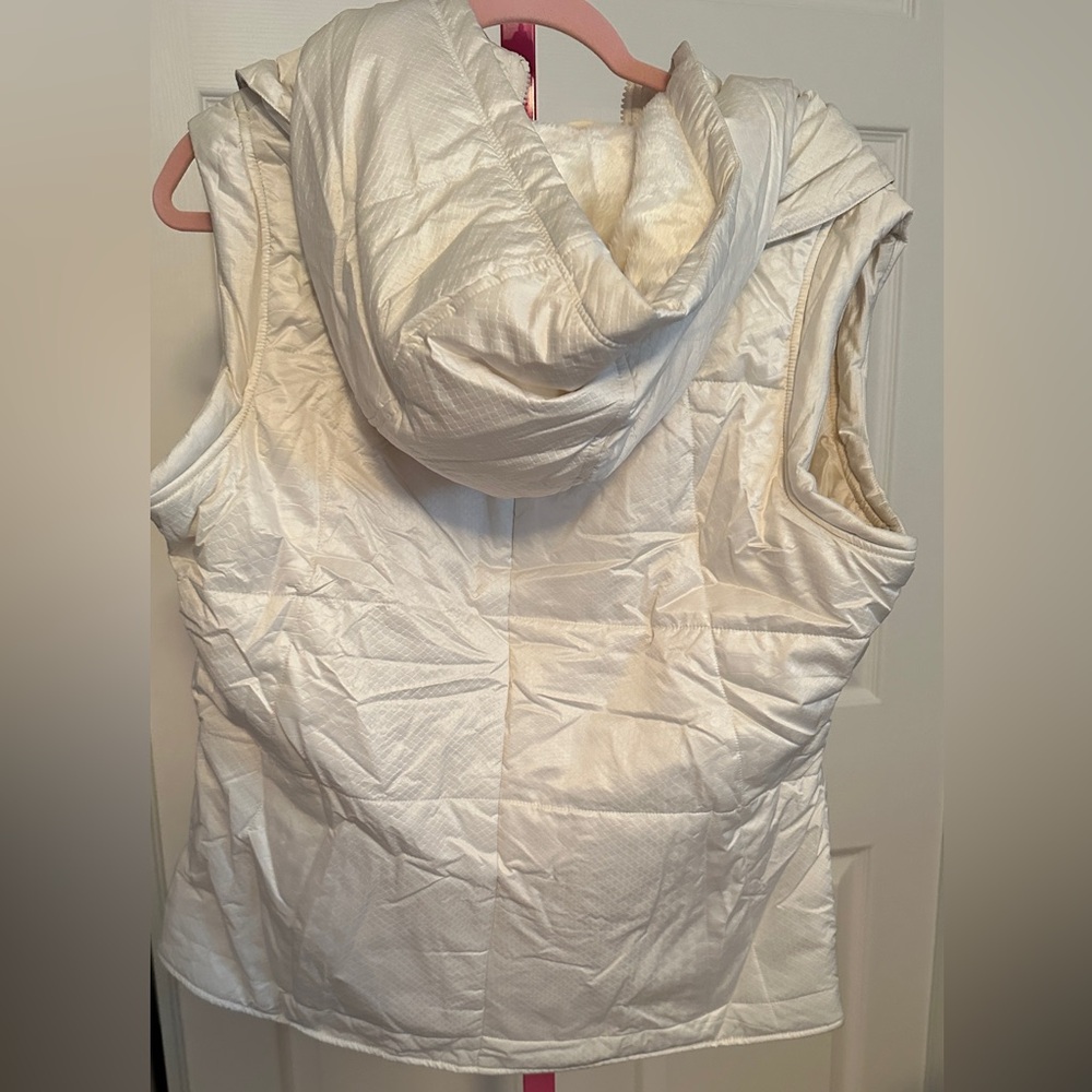 Shape Performance Puffy Vest - Picture 5 of 11